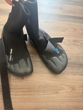 Roxy Black Neoprene Water Boots with Logo Accent